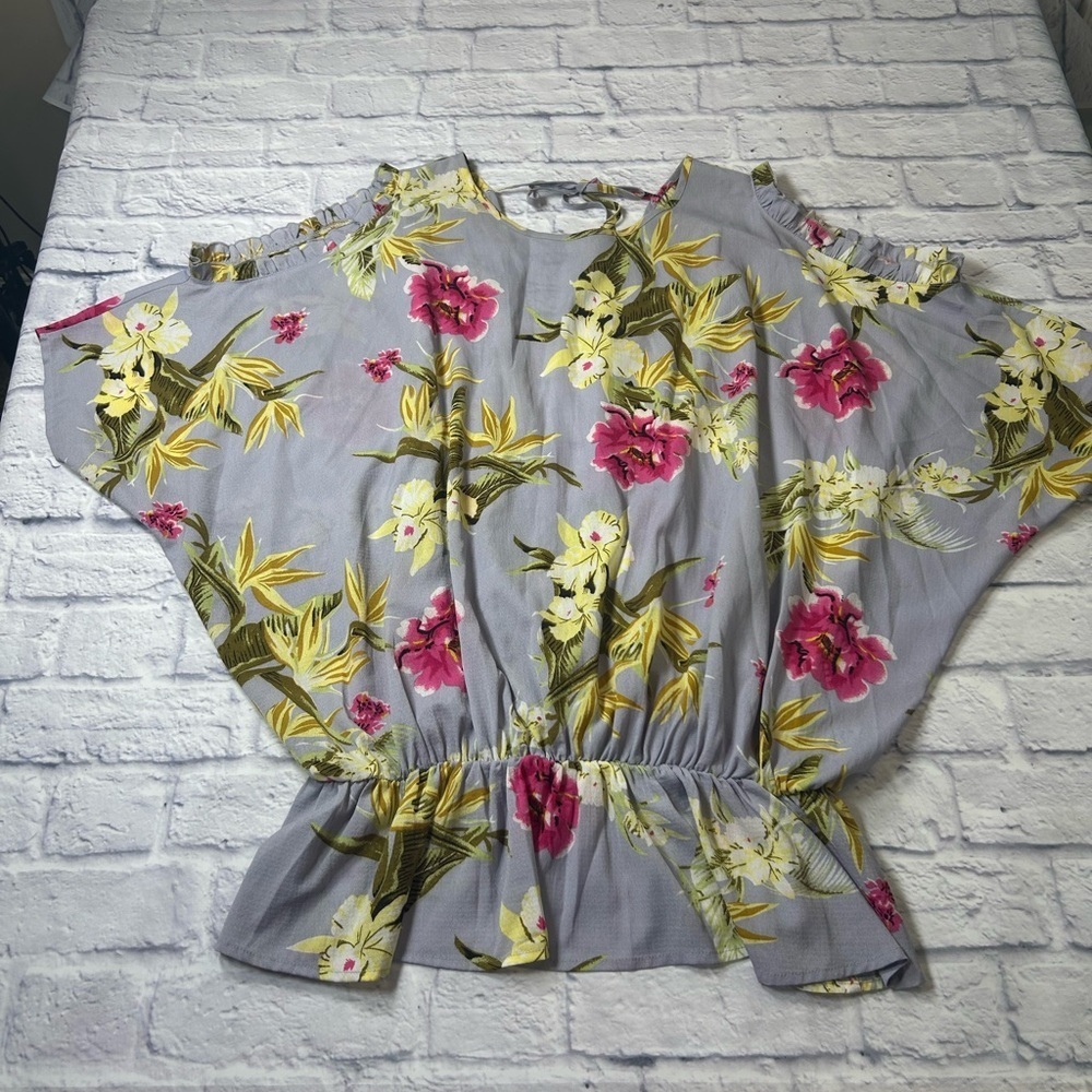 Floral Gray Women's Top. Lagenlook.